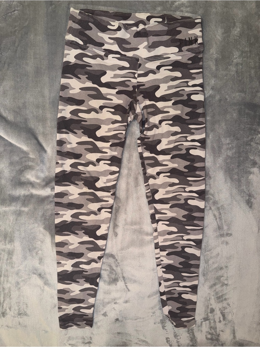 🩶 Victoria's Secret Rhinestone Camo Leggings